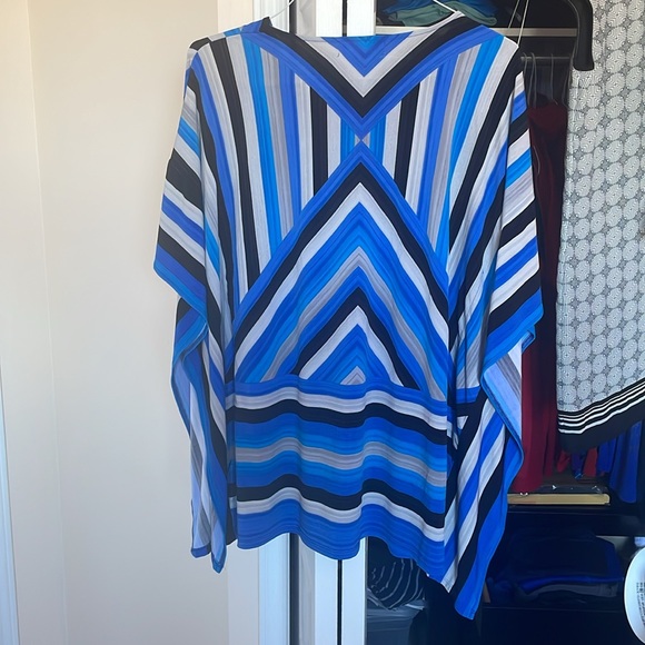 Women’s royal blue, white, black MICHAEL KORS poncho. SIZE M in great condition! - Picture 5 of 5